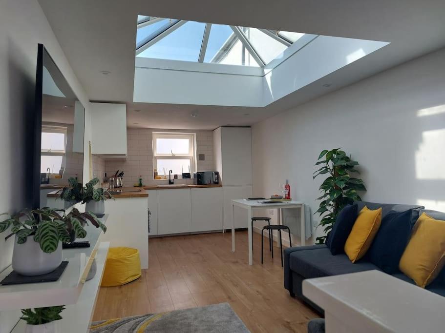 1 Bedroom Modern Duplex Southampton Bagian luar foto