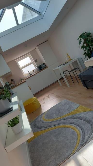 1 Bedroom Modern Duplex Southampton Bagian luar foto