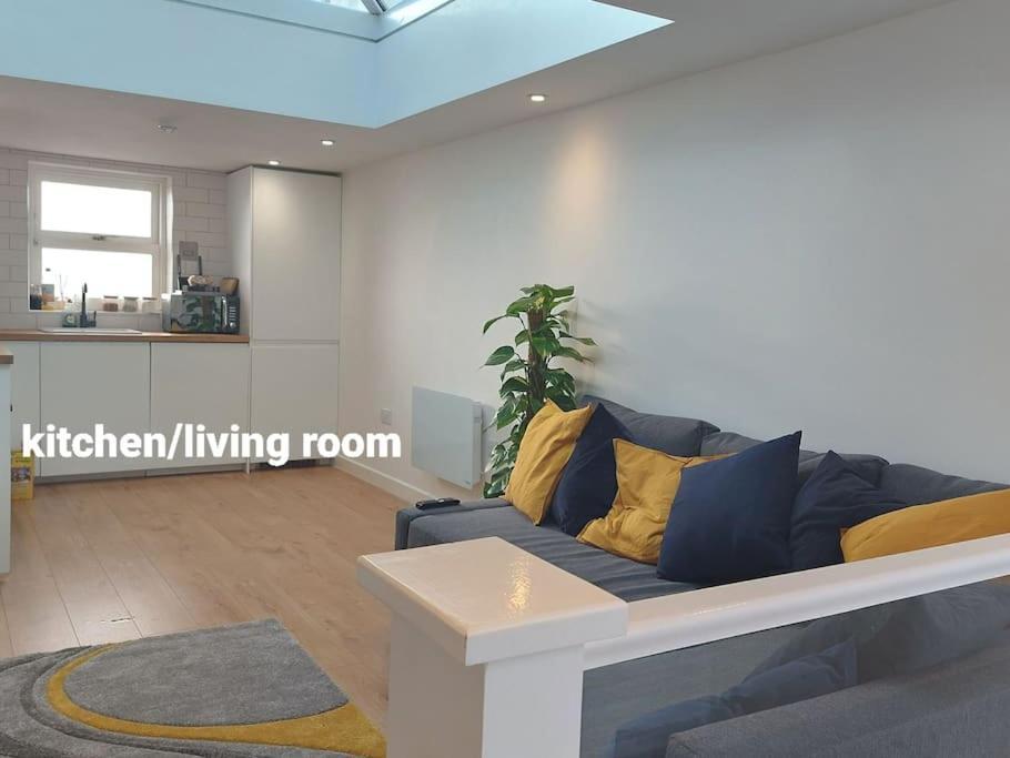 1 Bedroom Modern Duplex Southampton Bagian luar foto