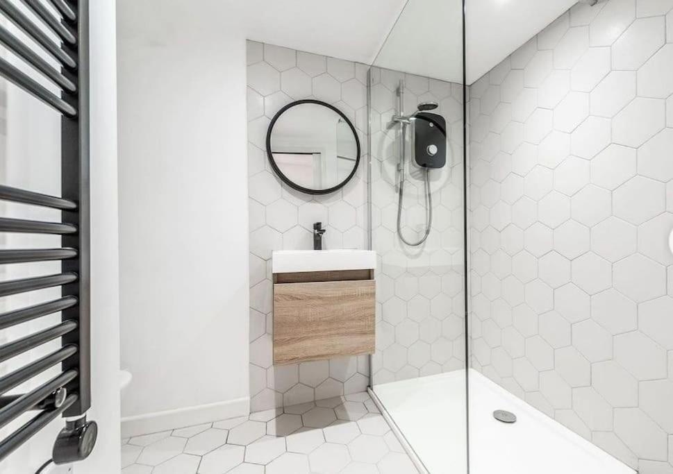 1 Bedroom Modern Duplex Southampton Bagian luar foto